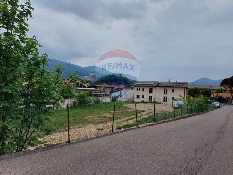 Terreno edificabile in Vendita a Besano, 89'000€, 906 m²