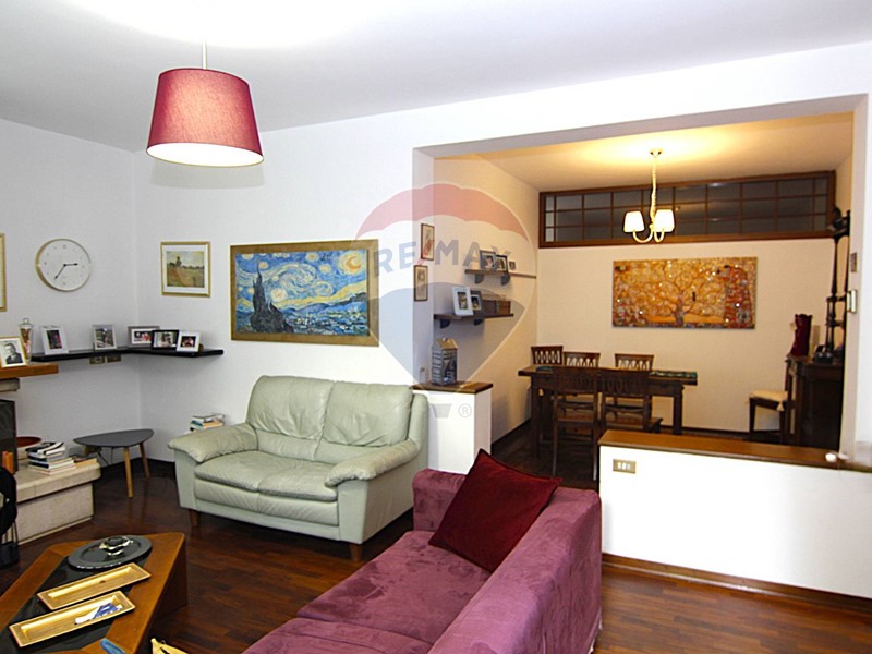 Villa in Vendita a Casciago, 310'000€, 300 m²