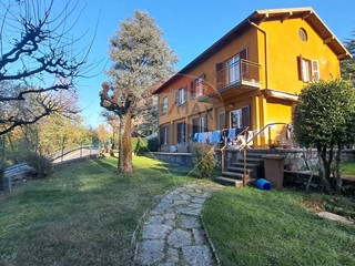 Villa in Vendita a Cunardo, 260'000€, 220 m²