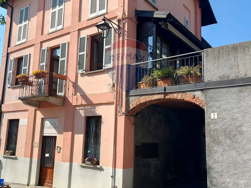 Casa Semi Indipendente in Vendita a Gemonio, 146'000€, 185 m²