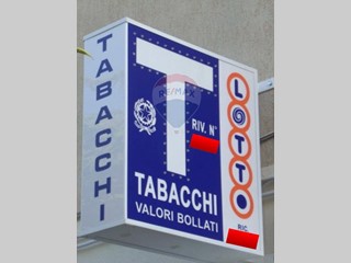 Attività commerciale in Vendita a Varese, 325'000€, 79 m²