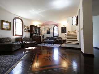 Villa in Vendita a Lanciano, 255'000€, 325 m²