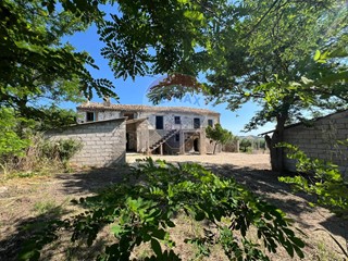 Rustico in Vendita a Casoli, 80'000€, 300 m², con Box