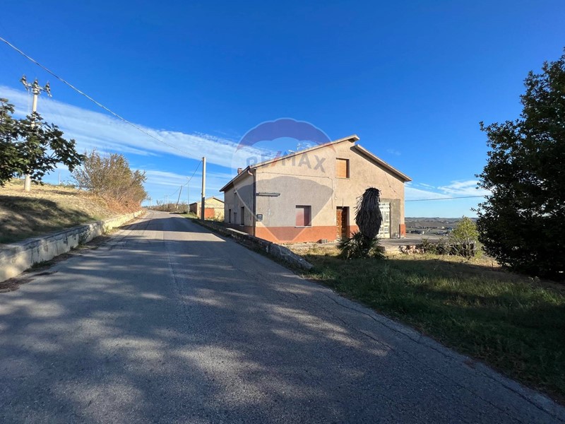 Casa Indipendente in Vendita a Sant'Eusanio del Sangro, 65'000€, 250 m²