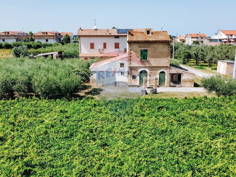 Rustico in Vendita a Casalbordino, 93'000€, 4670 m²