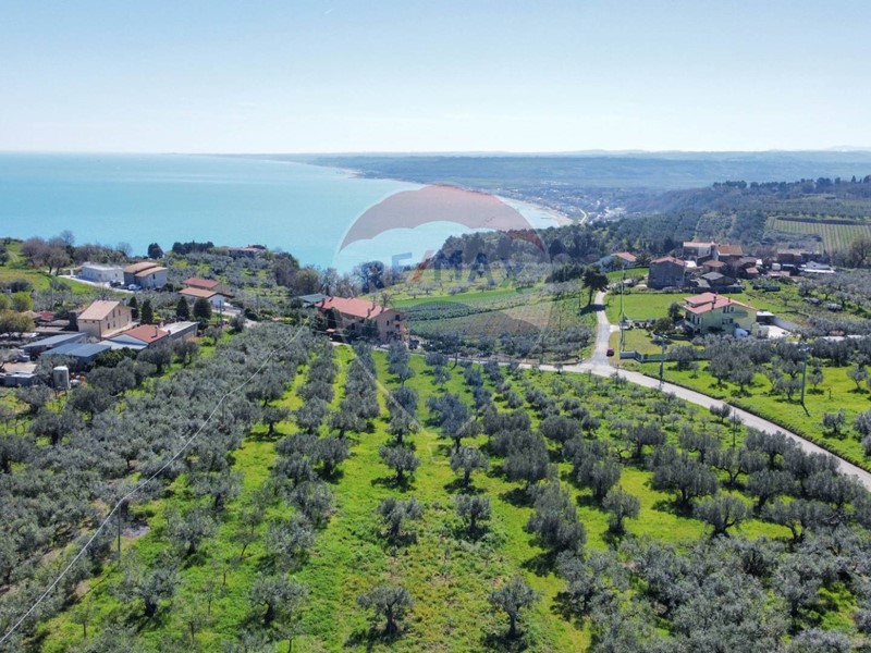 Terreno edificabile in Vendita a Rocca San Giovanni, 185'000€, 6700 m²