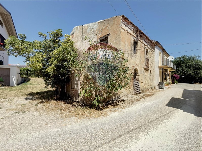 Rustico in Vendita a Fossacesia, 28'000€, 160 m²