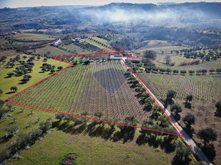 Rustico in Vendita a Bucchianico, 149'000€, 210 m²