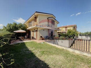 Casa Semi Indipendente in Vendita a Mozzagrogna, 230'000€, 164 m²