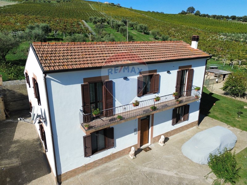 Casa Indipendente in Vendita a Orsogna, 250'000€, 219 m²