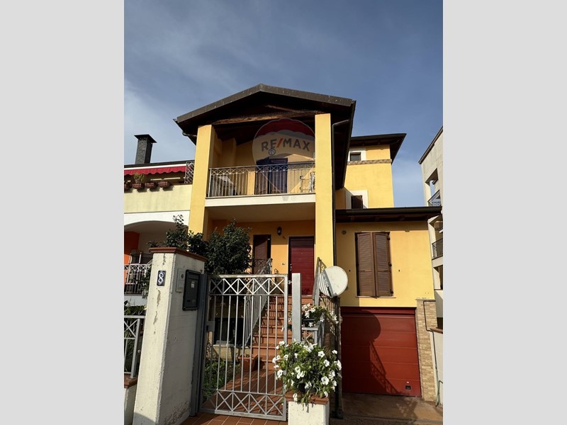 Villetta a schiera in Vendita a San Vito Chietino, 240'000€, 232 m²