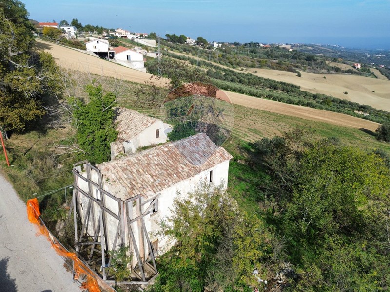 Casa Indipendente in Vendita a Lanciano, 50'000€, 250 m²