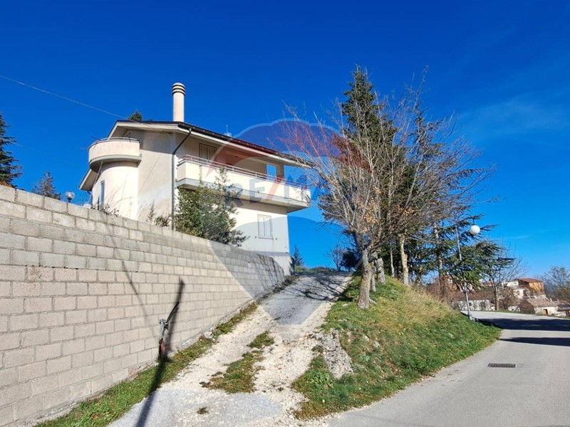 Villa in Vendita a Montenerodomo, 135'000€, 165 m²