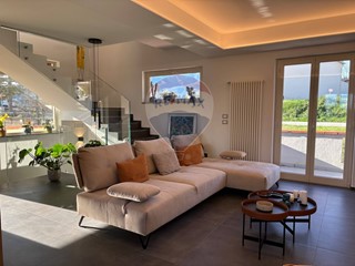 Casa Indipendente in Vendita a San Martino sulla Marrucina, 390'000€, 401 m²