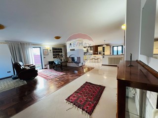 Attico in Vendita a Castel Frentano, 185'000€, 177 m²