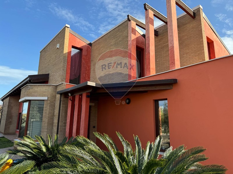 Casa Indipendente in Vendita a Treglio, 450'000€, 400 m²