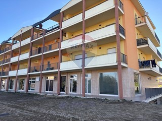 Immobile commerciale in Vendita a Altino, 70'000€, 65 m²