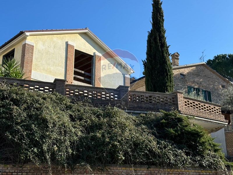 Casa Indipendente in Vendita a Lanciano, 255'000€, 200 m²