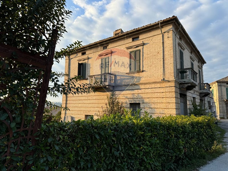 Casa Indipendente in Vendita a Lanciano, 190'000€, 220 m²
