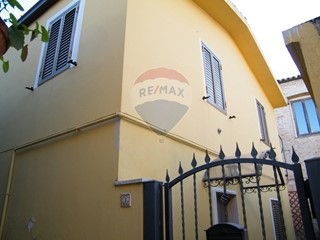 Casa Semi Indipendente in Vendita a Bucchianico, 65'000€, 65 m²