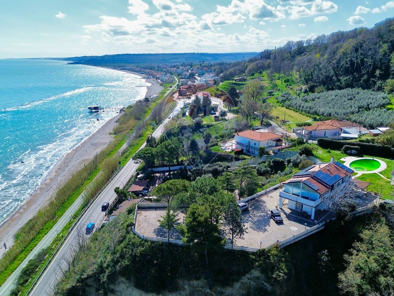 Villa in Vendita a Fossacesia, 300 m²