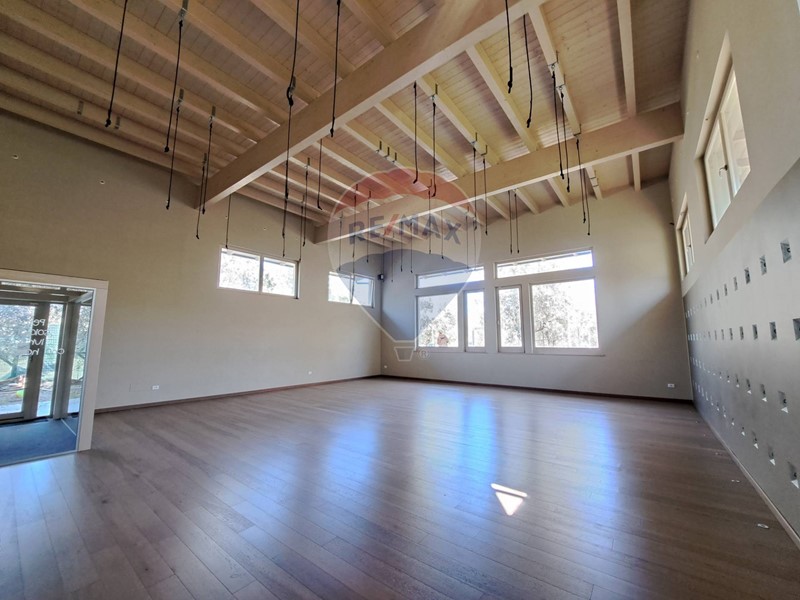 Immobile commerciale in Vendita a Fossacesia, 165'000€, 180 m²