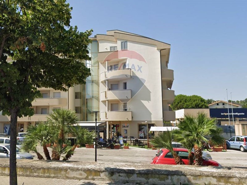 Immobile commerciale in Vendita a Francavilla al Mare, 185'000€, 124 m²