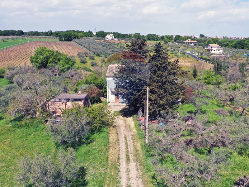 Rustico in Vendita a Santa Maria Imbaro, 90'000€, 362 m²