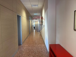 Ufficio in Vendita a Lanciano, 125'000€, 239 m²