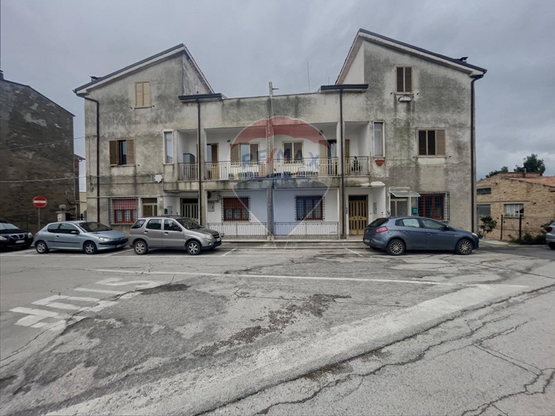 Appartamento in Vendita a Pollutri, 94'000€, 125 m², con Box