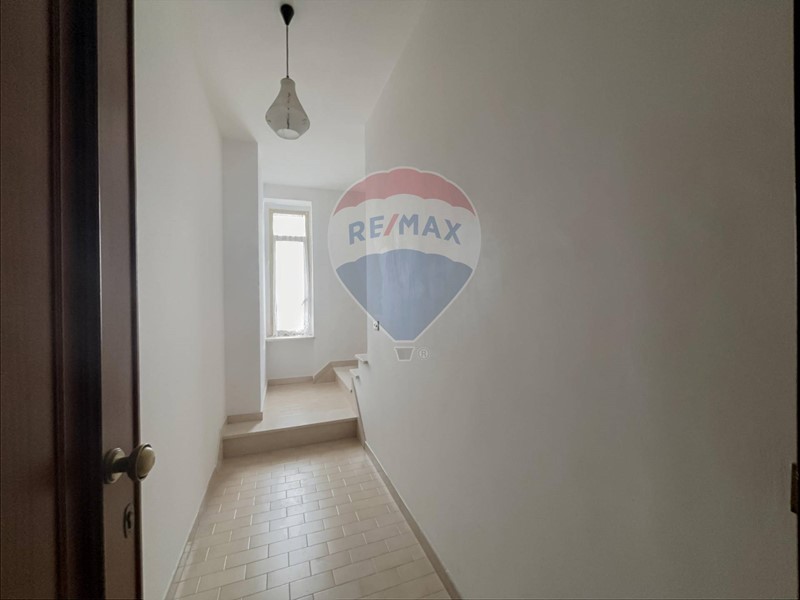 Quadrilocale in Vendita a Pollutri, 105'000€, 118 m², con Box