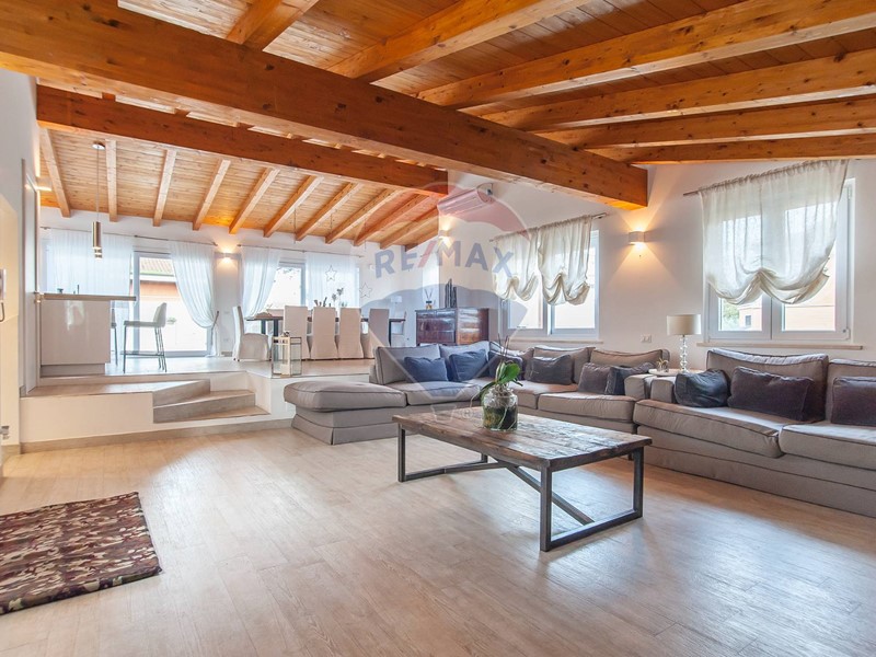 Villa in Vendita a Roma, 995'000€, 350 m²