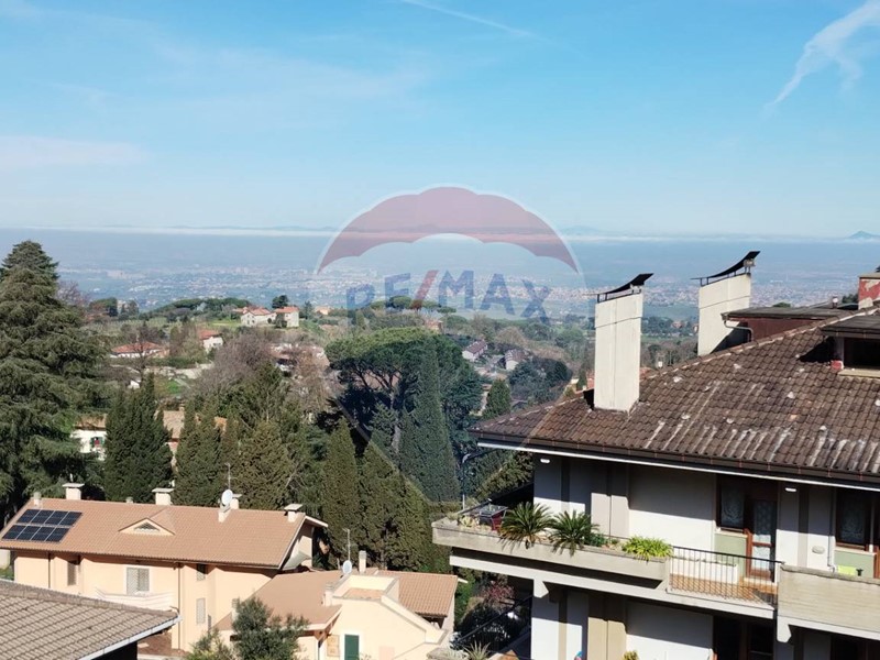 Villa in Vendita a Grottaferrata, 800'000€, 500 m²