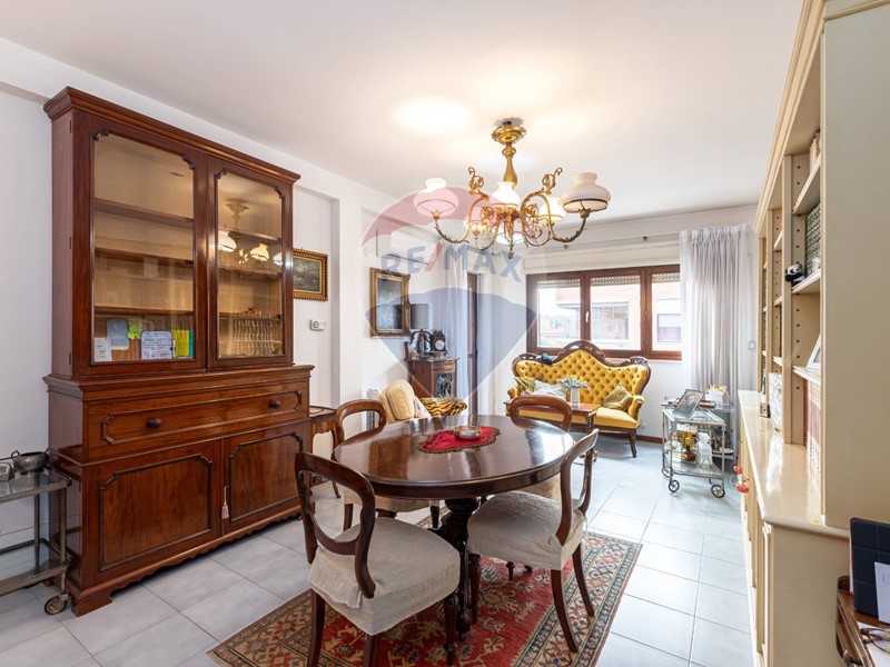 Trilocale in Vendita a Roma, 250'000€, 103 m²