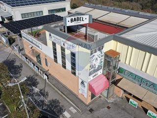 Immobile commerciale in Vendita a Rignano Flaminio, 750'000€, 770 m²