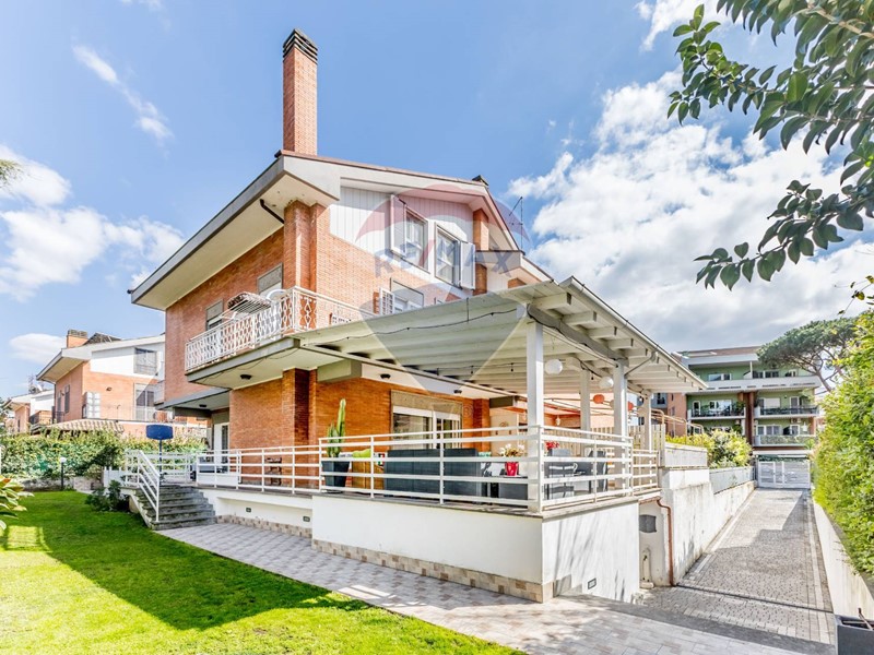 Villa in Vendita a Roma, 630'000€, 230 m²