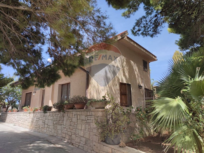 Villa in Vendita a Santa Ninfa, 139'000&euro;, 137 m²