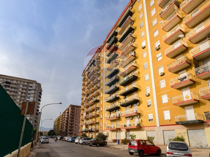 Quadrilocale in Vendita a Palermo, 90'000€, 130 m²