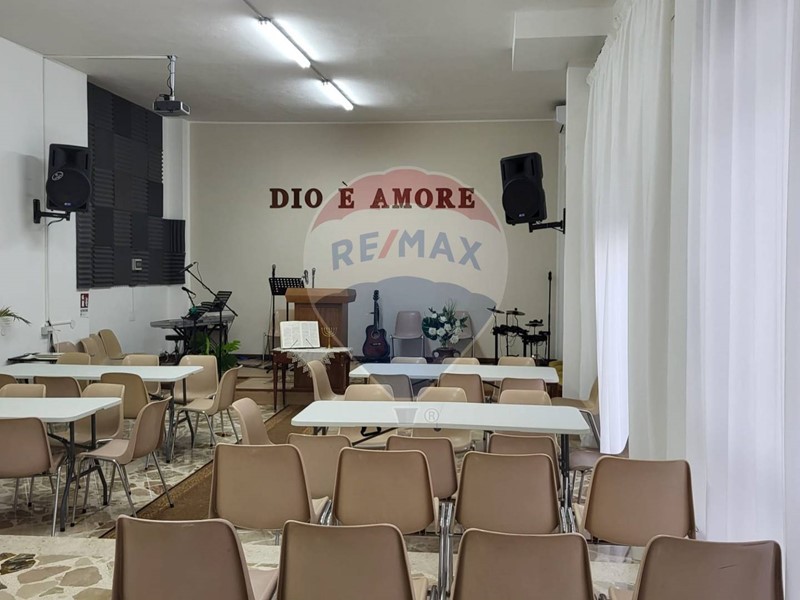 Immobile commerciale in Vendita a Palermo, 69'000€, 121 m²