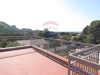 Casa Semi Indipendente in Vendita a Carini, 170'000€, 186 m²