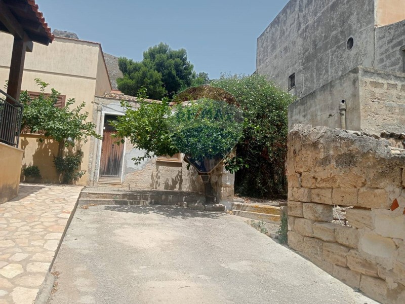 Casa Indipendente in Vendita a Valderice, 14'000€, 65 m²