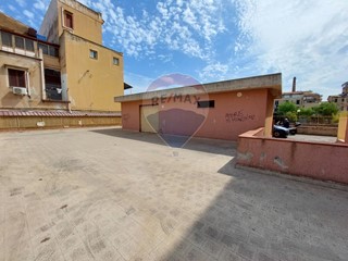 Immobile commerciale in Vendita a Palermo, 100'000€, 232 m²