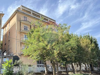 Appartamento in Vendita a Petralia Sottana, 64'000€, 187 m²