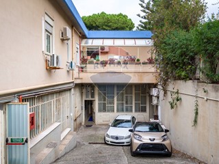 Magazzino in Vendita a Palermo, 158'000€, 243 m²
