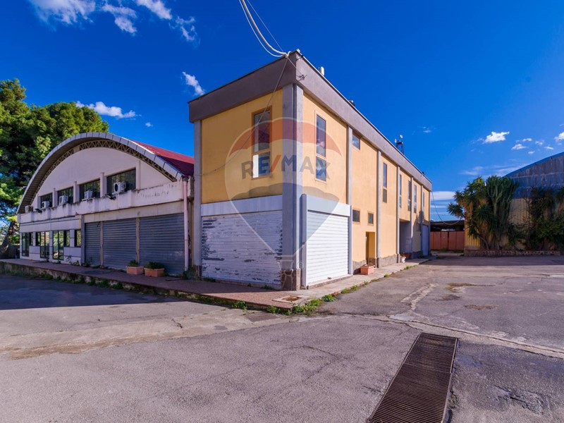 Capannone in Affitto a Palermo, 5'400€, 1800 m²