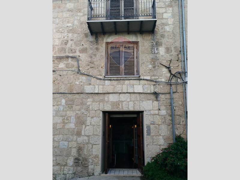 Casa Indipendente in Vendita a Petralia Sottana, 45'000€, 153 m²