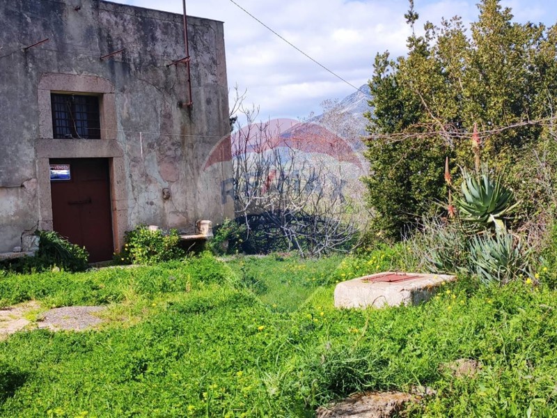 Rustico in Vendita a Castellammare del Golfo, 80'000€, 100 m²