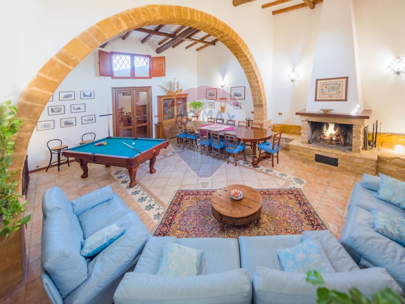 Rustico in Vendita a Mazara del Vallo, 780'000€, 840 m², con Box