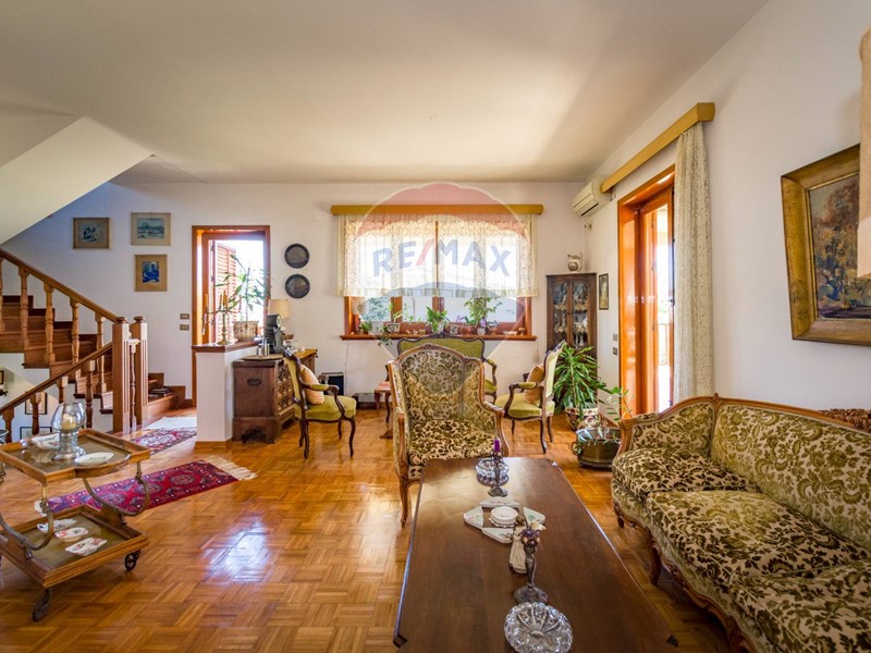 Casa Semi Indipendente in Vendita a Palermo, 320'000€, 205 m²