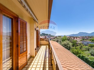Casa Semi Indipendente in Vendita a Palermo, 320'000€, 205 m²